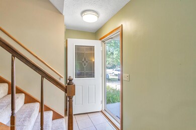 06-4221 Chickory Lane-windowstill-r