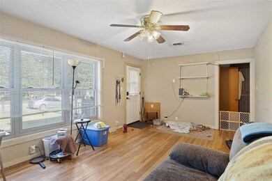 1207 Whaley Dr, Gainesville, TX 76240 - photo 3