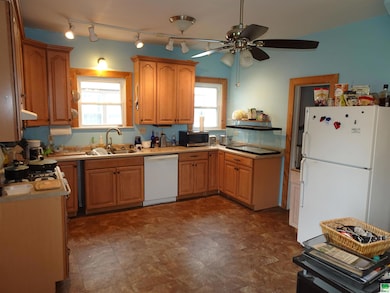 106 E 4th St, Sanborn, IA 51248 - photo 5