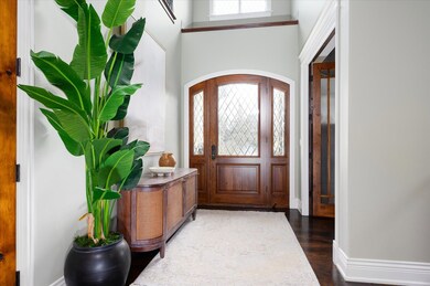 370 S Arlington Ave, Elmhurst, IL 60126 - photo 3