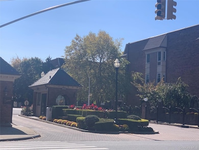 1338 Robin Ln unit 1212, Bayside, NY 11360 - photo 4