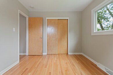 586 E Park Ave, Elmhurst, IL 60126 - photo 3