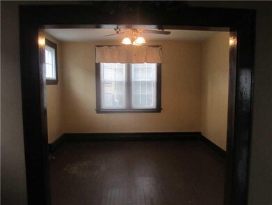 Dining Room. Nice size dining room for entertainin