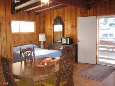 Entry-Eating Area