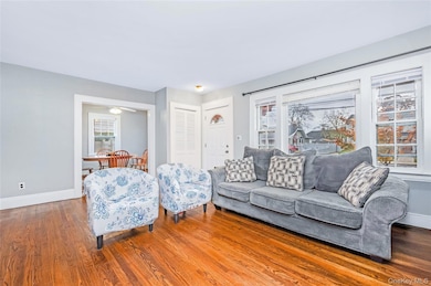 51 Castleton Ct, Oceanside, NY 11572 - photo 4