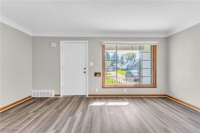 16713 Raymond St, Maple Heights, OH 44137 - photo 6