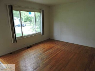 3815 Berwick Dr, Lansing, MI 48911 - photo 2