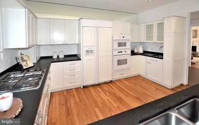 2468 Buckelew Dr, Falls Church, VA 22046 - photo 4