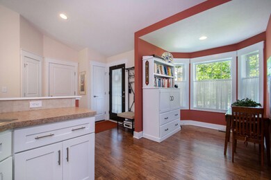 Entry and Eat-In Area