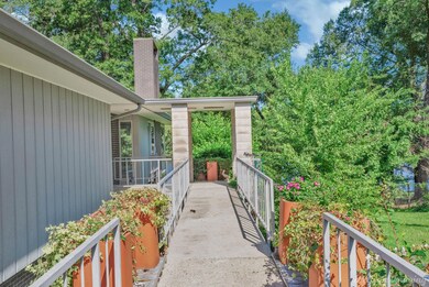 Access to front door from street