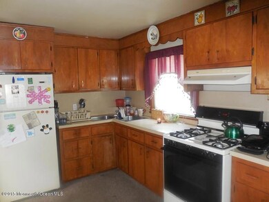 Large Eat-in Kitchen