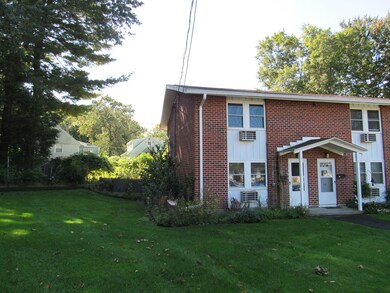 120 Manor Ct unit 120, Springfield, MA 01118 - photo 2