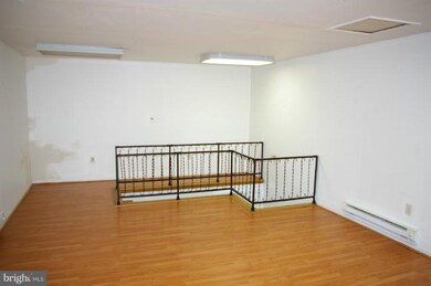 270 N Washington St unit APARTMENT B, Berkeley Springs, WV 25411 - photo 4