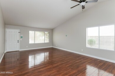 002-photo-living-room-8066295