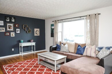 Heil Dr family room 3