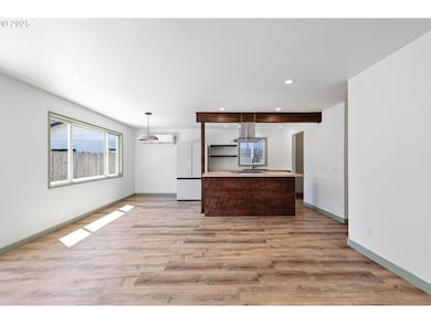 830 Larch St, Eugene, OR 97405 - photo 4