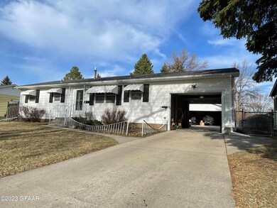 1515 S 18th St, Grand Forks, ND 58201 - photo 2