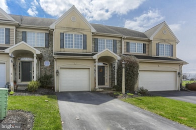 914 Walnut St, New Holland, PA 17557 - photo 2