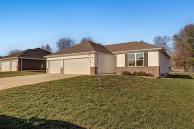 307 W Granada St, Republic, MO 65738 - photo 2