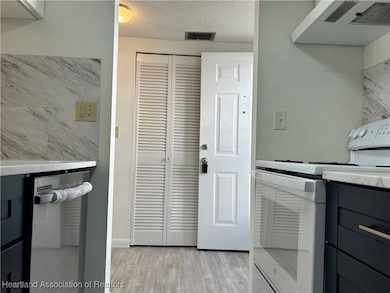 2016 Lakeview Dr, Sebring, FL 33870 - photo 4