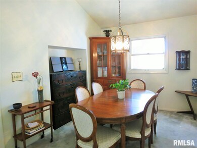 1529 Hickory Ln, Bettendorf, IA 52722 - photo 6