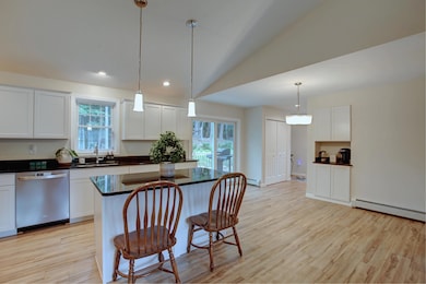 24 Mayfair Way - Kitchen