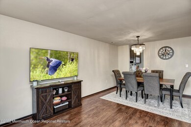 05-Living & Dining Room
