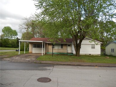 908 S Janelle Ave, Fayetteville, AR 72701 - photo 2