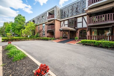 Governor's drive entry to this mid-rise co-op
