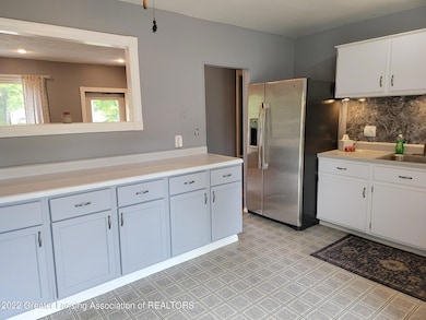 1405 Weymouth Ct, Lansing, MI 48911 - photo 7