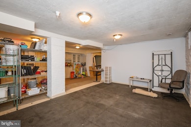 526 S Chapel Gate Ln, Baltimore, MD 21229 - photo 7