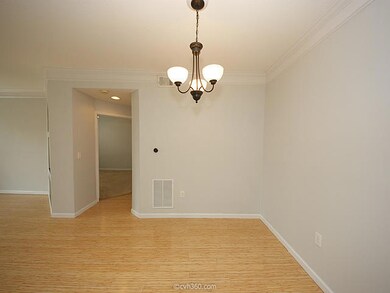 1300-216-ParkWest_Madison_Dining2