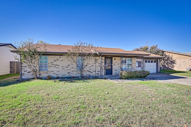 316 Wallace Dr, Crowley, TX 76036 - photo 2