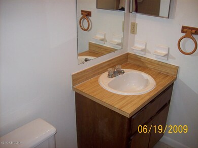 7013 Blache Ct, Jacksonville, FL 32210 - photo 5