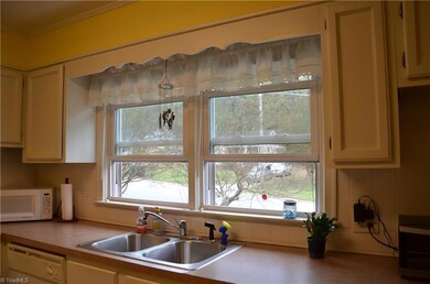 Such a lovely kitchen...
