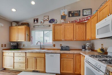 2144 NW Jackpine Ct, Redmond, OR 97756 - photo 2