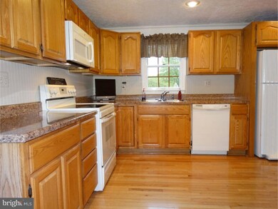 422 Centennial Dr, Morrisville, PA 19067 - photo 5