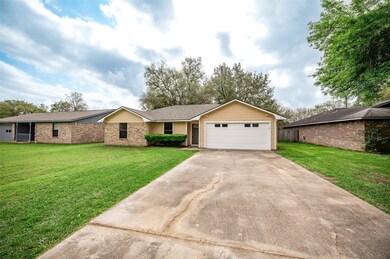 2716 Golden Ave, Bay City, TX 77414 - photo 4