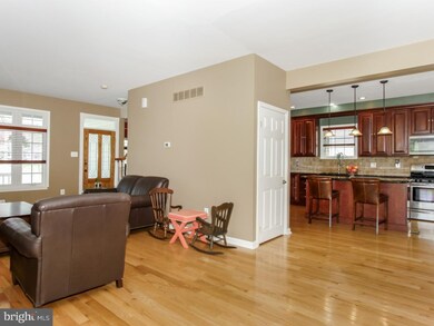 608 W Richardson Ave, Langhorne, PA 19047 - photo 5