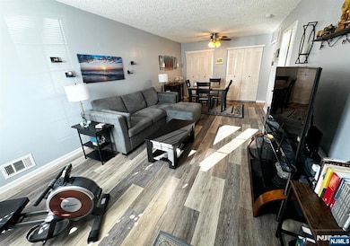 807 Sassafras Ct, Mahwah, NJ 07430 - photo 2