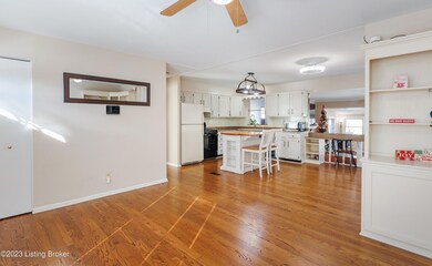 9307 Hudson Ln, Louisville, KY 40291 - photo 5