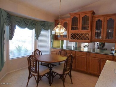 Breakfast w/extended built-in cabinets