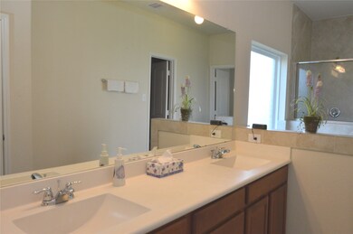 2159 Colonial St, Alvin, TX 77511 - photo 7