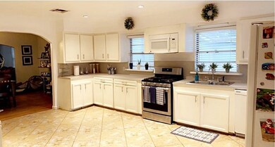 405 Dorchester St, Houston, TX 77022 - photo 7