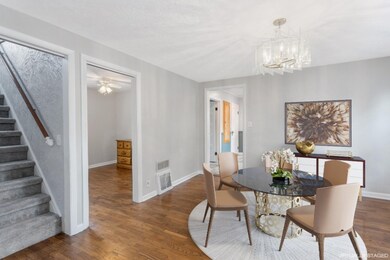 Virtually staged dining room