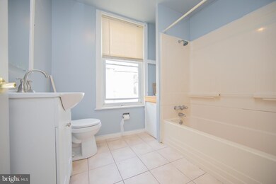 116 Mckinley Ave unit SECOND FLOOR 2 UNIT, Lansdowne, PA 19050 - photo 3