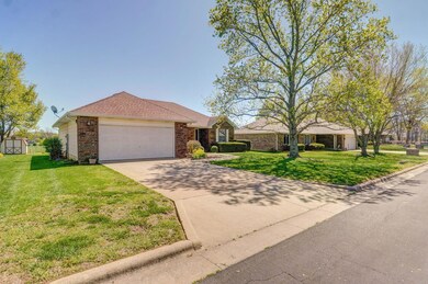 302 Laurel Ln-29