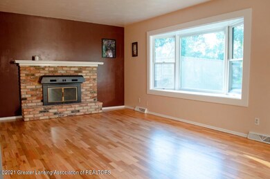 - LIVING ROOM 3