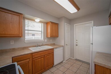 9806 Moa Ct, Conroe, TX 77385 - photo 4