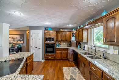 466 Highland Springs Dr, Mount Washington, KY 40047 - photo 7